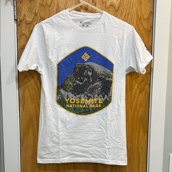 Columbia White Yosemite Graphic Tee Size Small - Picture 1 of 5